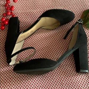 Unisa Black Fabric Pump
